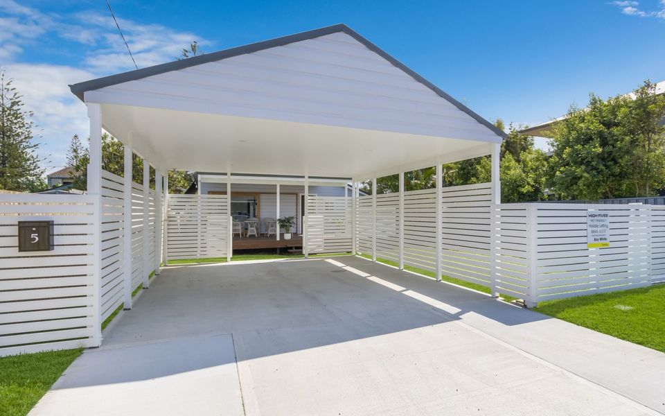 HIGH FIVES | In The Heart of Town and Pet Friendly