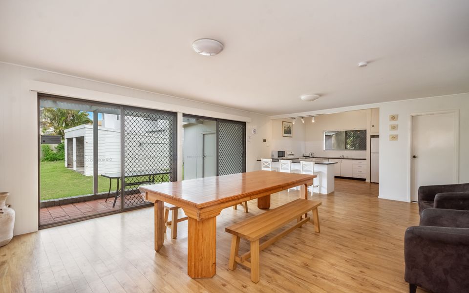 CLARENCE COURT ON THE BEACH | Spacious beach house