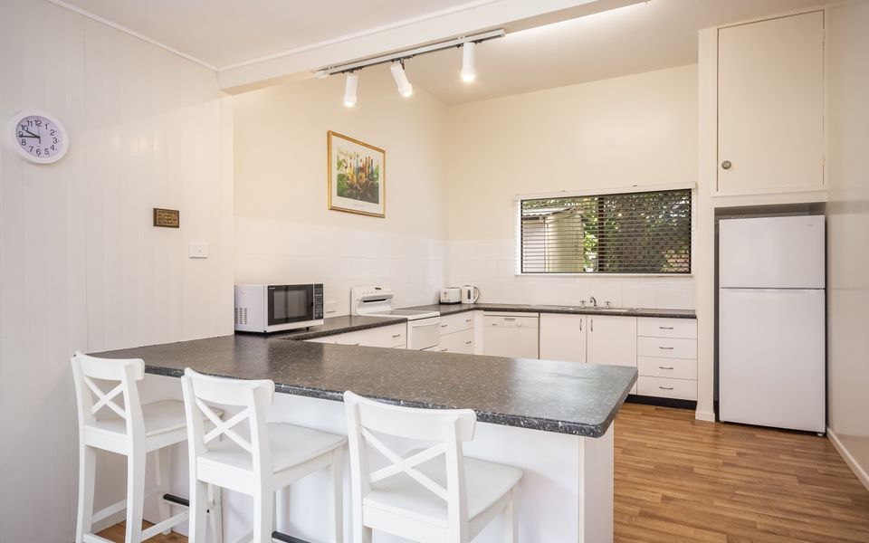 CLARENCE COURT ON THE BEACH | Spacious beach house