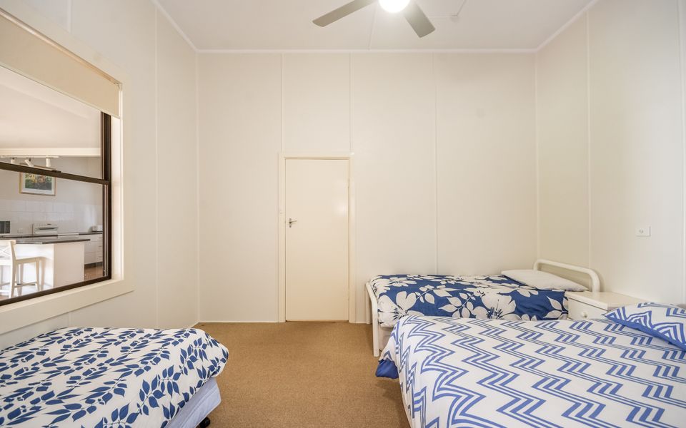 CLARENCE COURT ON THE BEACH | Spacious beach house