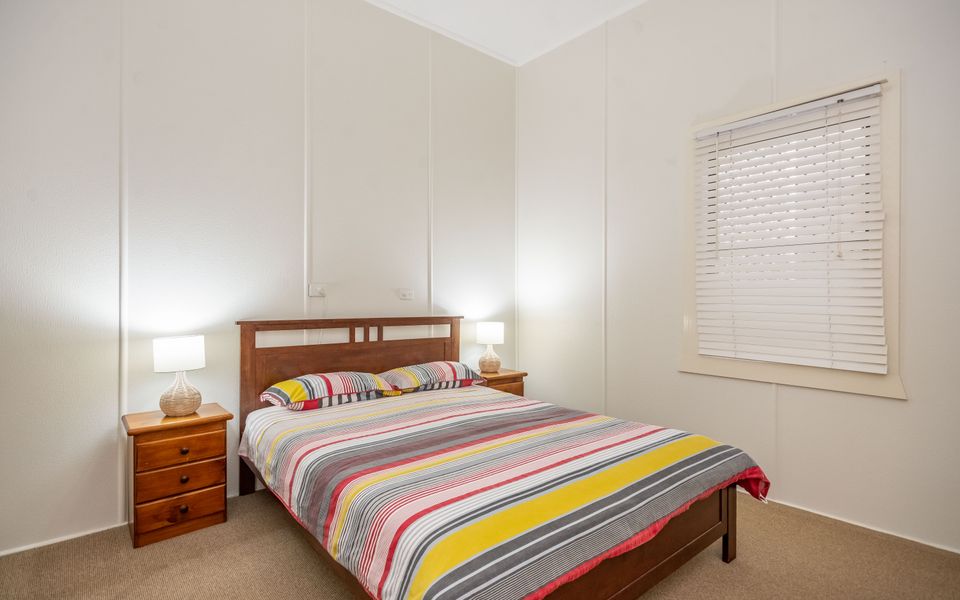 CLARENCE COURT ON THE BEACH | Spacious beach house