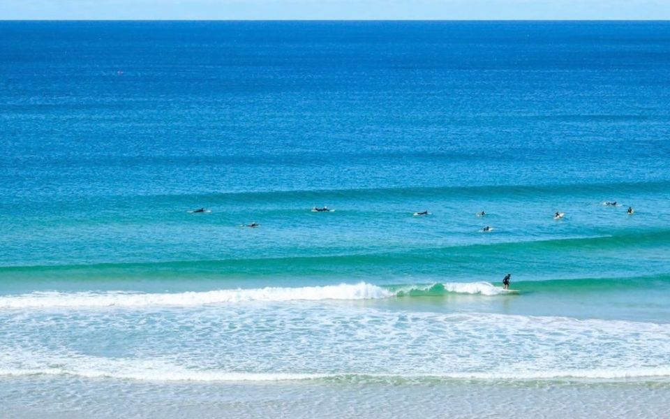 THE HIDEAWAY IN ANGOURIE | Hear the waves from Spookys Beach