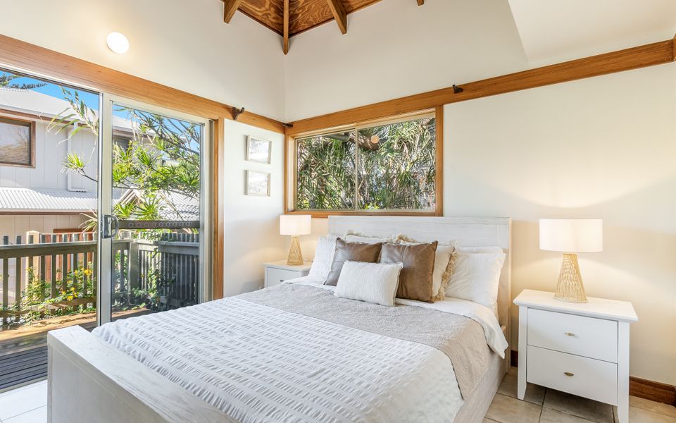 THE HIDEAWAY IN ANGOURIE | Hear the waves from Spookys Beach