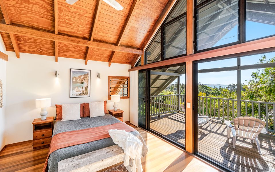 THE HIDEAWAY IN ANGOURIE | Hear the waves from Spookys Beach