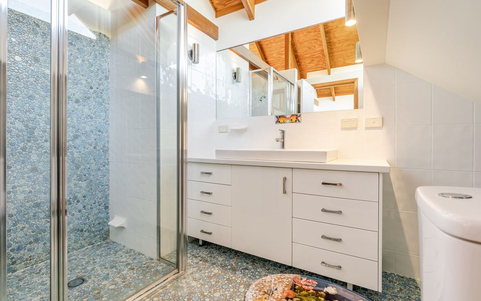 THE HIDEAWAY IN ANGOURIE | Hear the waves from Spookys Beach