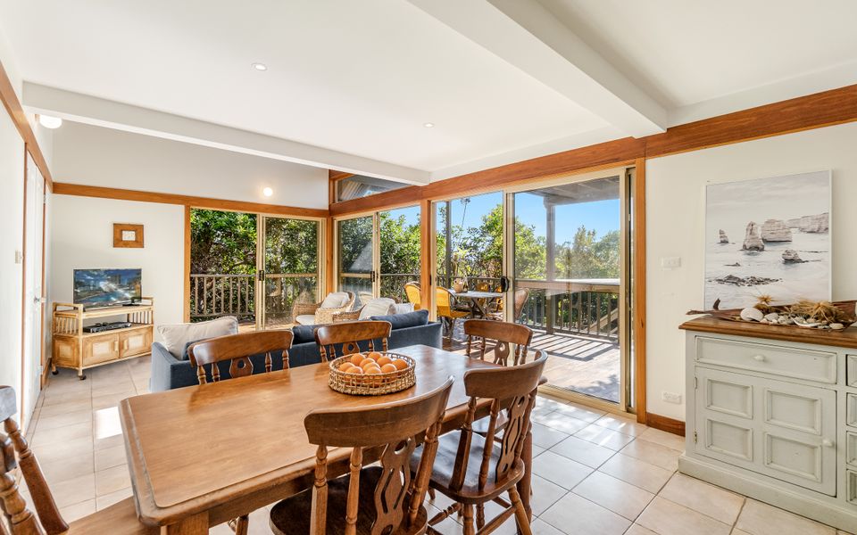 THE HIDEAWAY IN ANGOURIE | Hear the waves from Spookys Beach