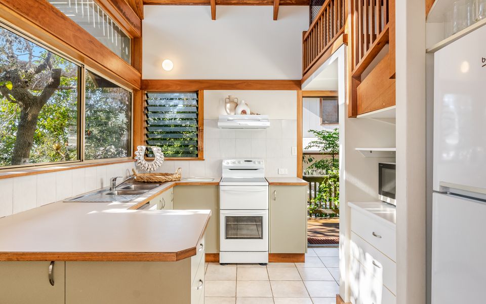 THE HIDEAWAY IN ANGOURIE | Hear the waves from Spookys Beach