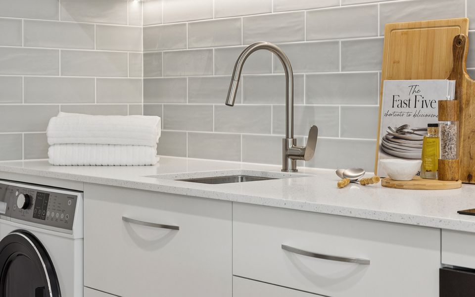 CATALINA COURT – UNIT 7 | Just a short walk to Pippi Beach