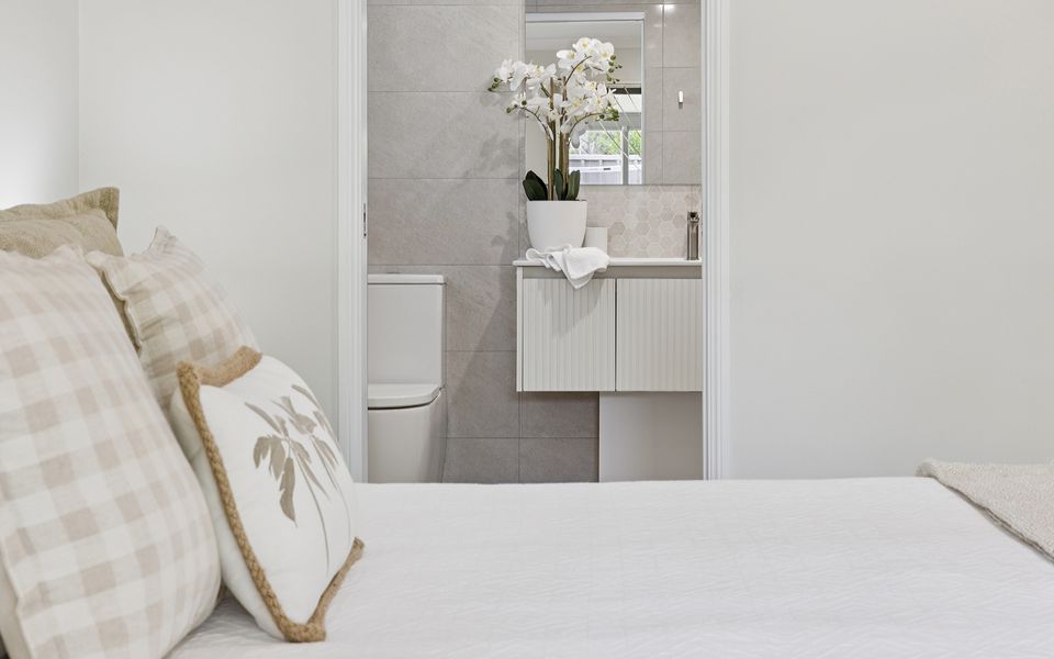 CATALINA COURT – UNIT 7 | Just a short walk to Pippi Beach