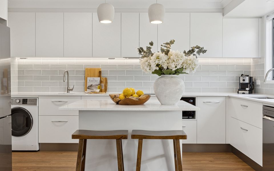 CATALINA COURT – UNIT 7 | Just a short walk to Pippi Beach