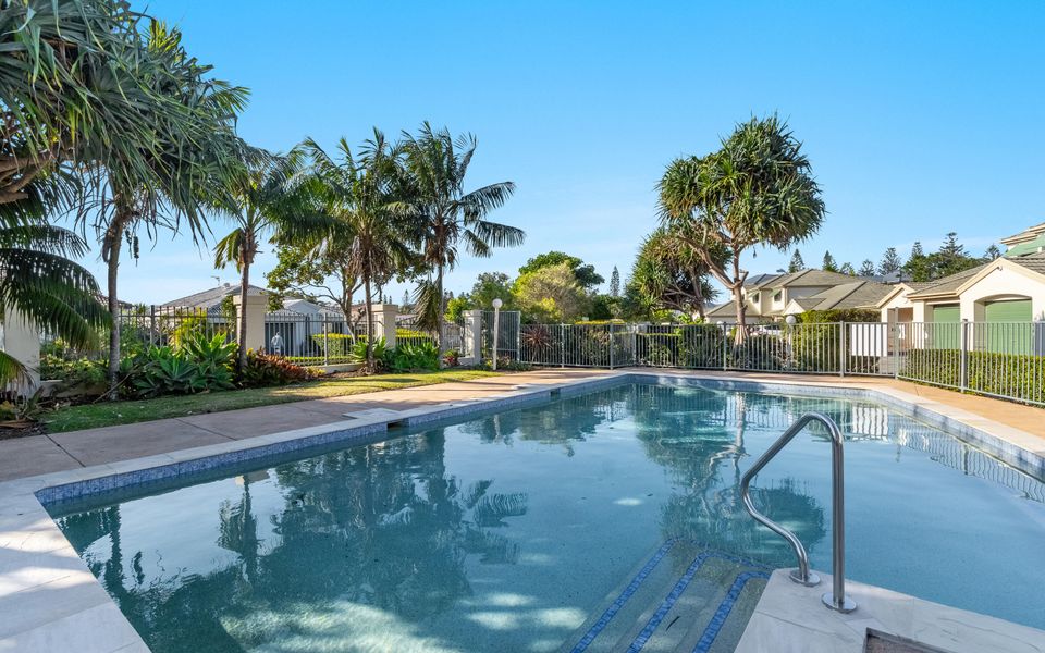 CATALINA COURT – UNIT 7 | Just a short walk to Pippi Beach