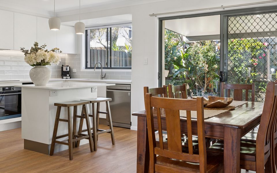 CATALINA COURT – UNIT 7 | Just a short walk to Pippi Beach