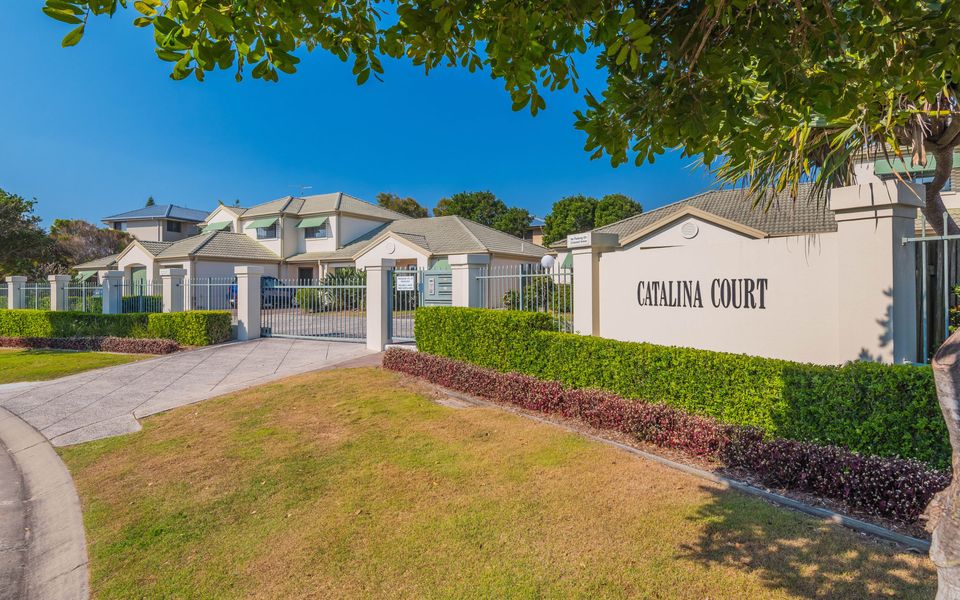 CATALINA COURT – UNIT 7 | Just a short walk to Pippi Beach