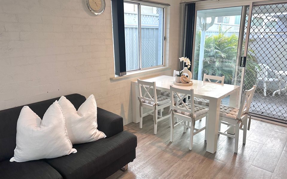 RED ROCK | Townhouse in Town