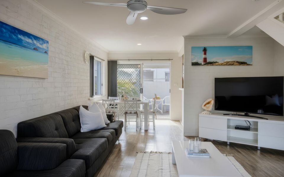 RED ROCK | Townhouse in Town