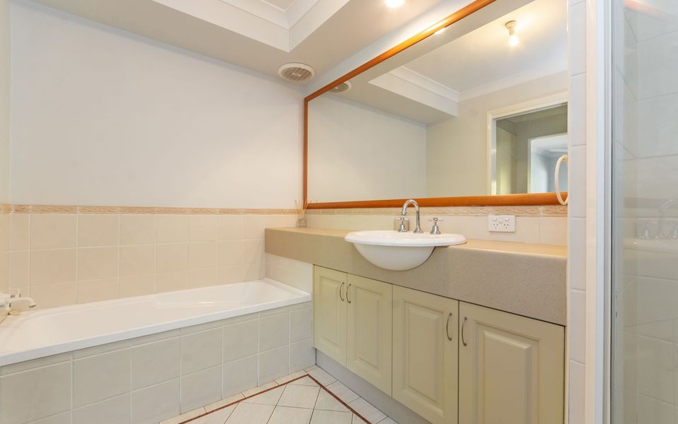 PAWS ON PIPPI | Beautiful, Pet friendly home