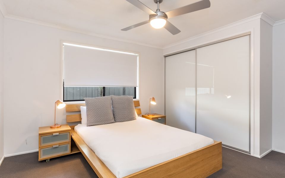 SANDY SHORES | Absolute Waterfront & Swimming pool