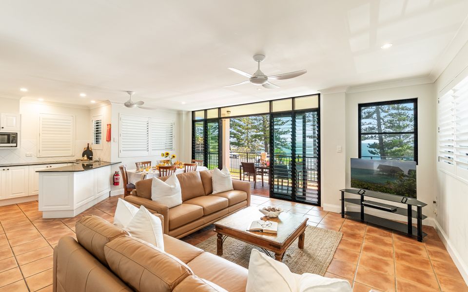 ARCOOLA 2 | Views Over Main Beach