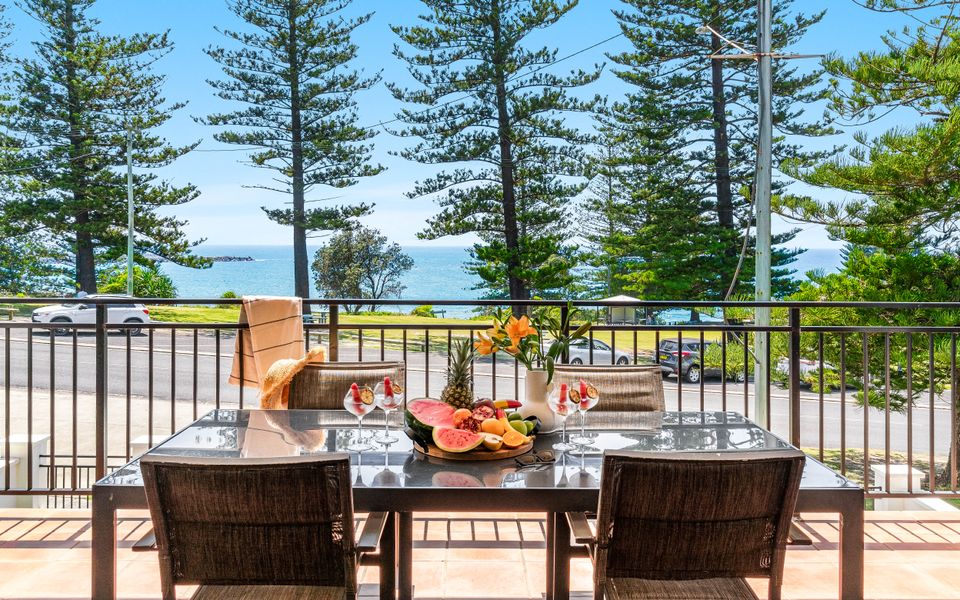 ARCOOLA 2 | Views Over Main Beach