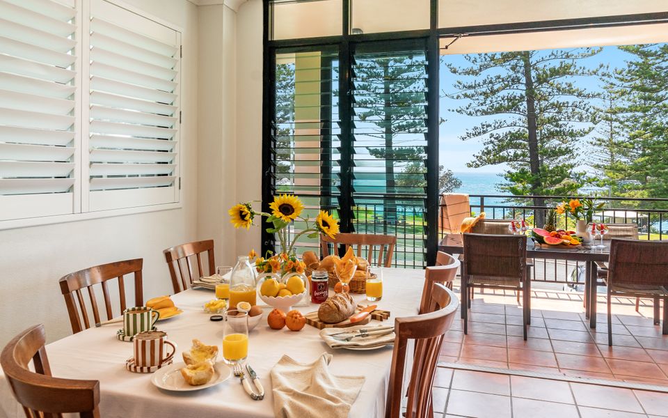 ARCOOLA 2 | Views Over Main Beach