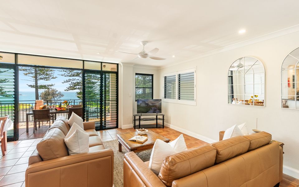 ARCOOLA 2 | Views Over Main Beach