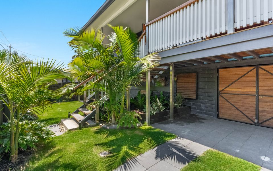 THE ELKS | Pet Friendly Home in Town