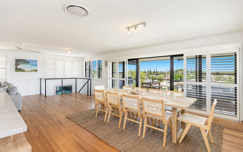 COWRIE HOUSE | Spacious, Modern holiday home