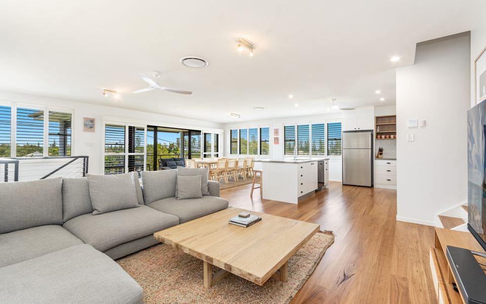 COWRIE HOUSE | Spacious, Modern holiday home