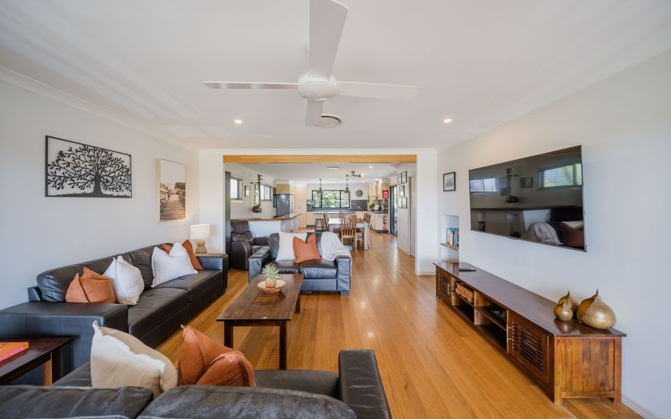 BAYVIEW BEACH HOUSE | Pet Friendly home with a pool