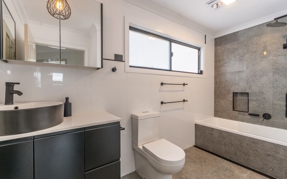 BAYVIEW BEACH HOUSE | Pet Friendly home with a pool