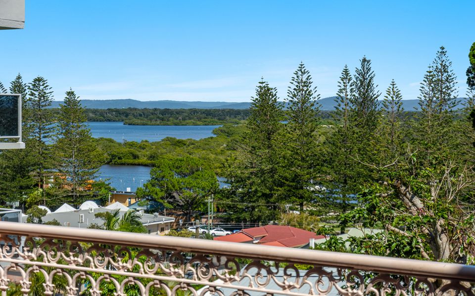 HIGH ON HILL | Big, Bold & Beautiful