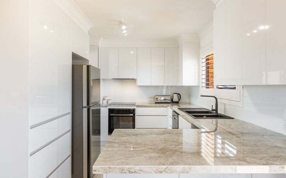 HIGH ON HILL | Big, Bold & Beautiful