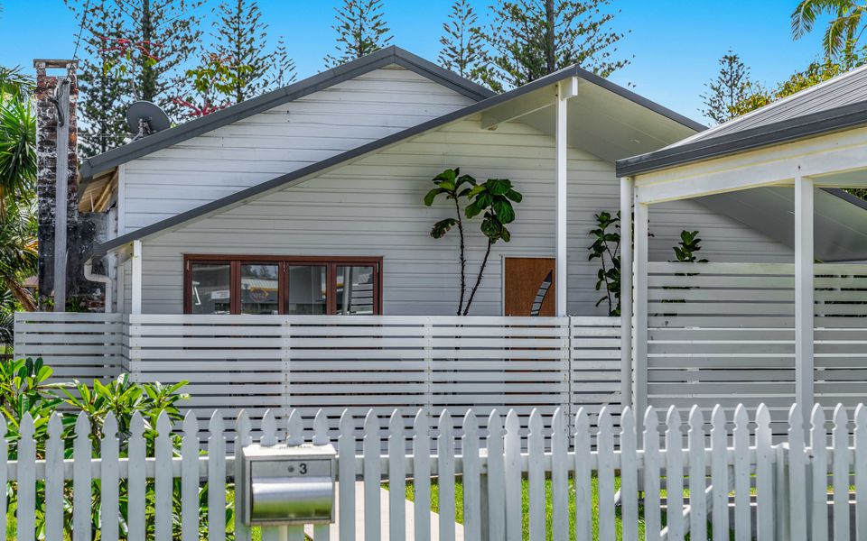 HIGH THREE | Beach House in Town