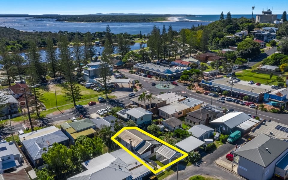 HIGH THREE | Beach House in Town