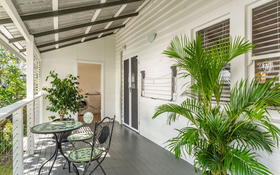 HIGH THREE | Beach House in Town