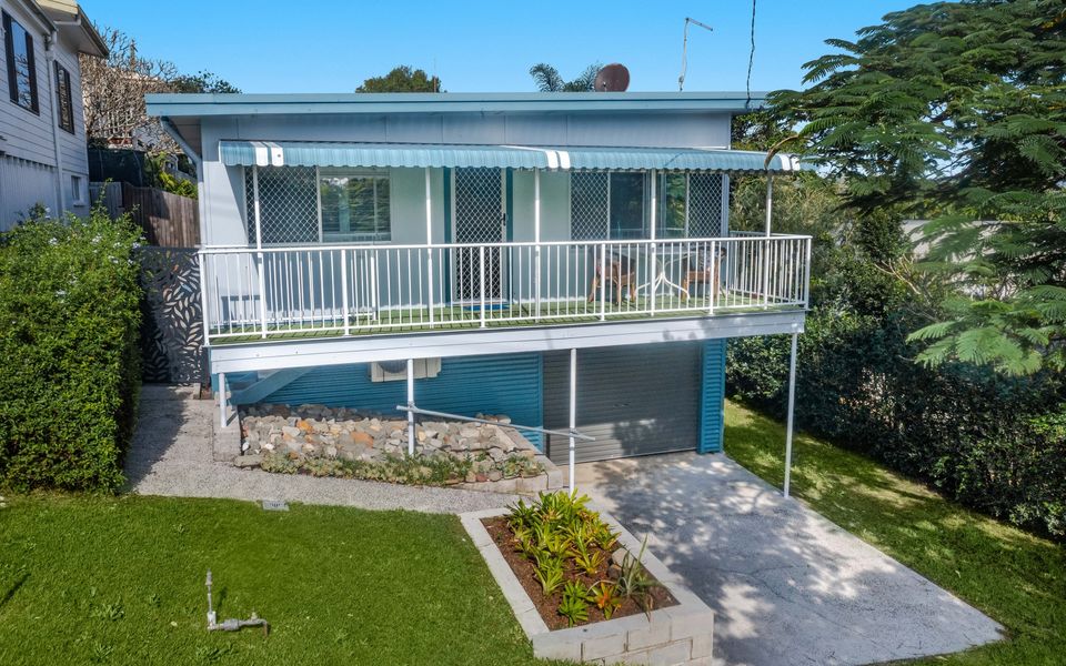 SHARON – Pet Friendly Beach Cottage in Town