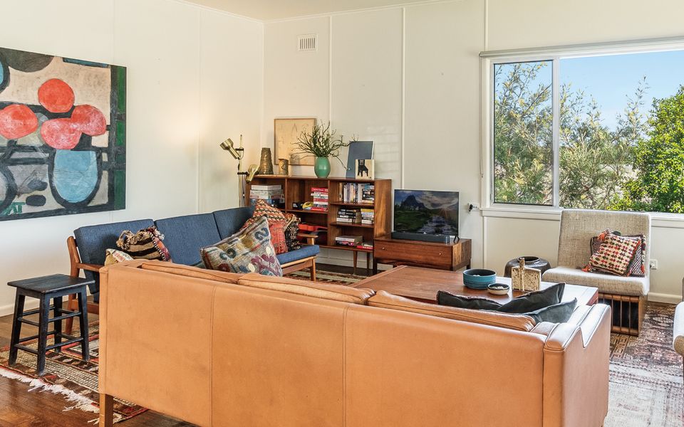 SHARON – Pet Friendly Beach Cottage in Town