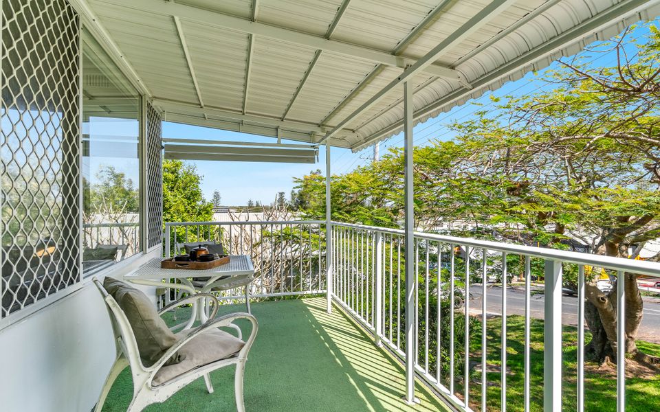 SHARON – Pet Friendly Beach Cottage in Town