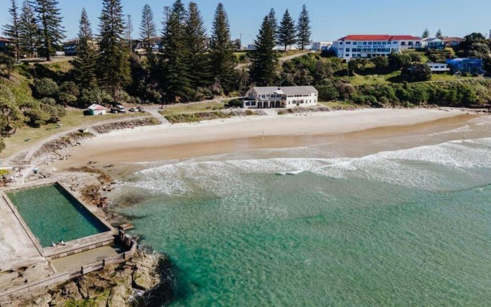 SHARON – Pet Friendly Beach Cottage in Town