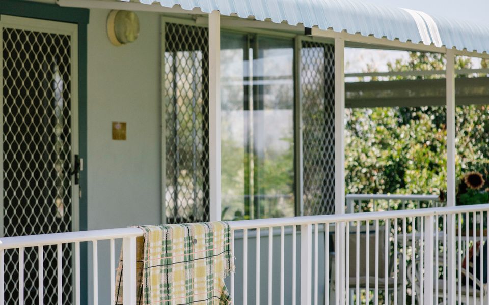 SHARON – Pet Friendly Beach Cottage in Town