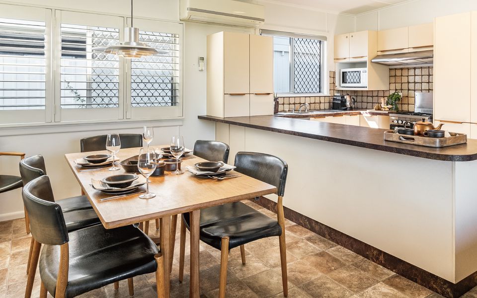 SHARON – Pet Friendly Beach Cottage in Town