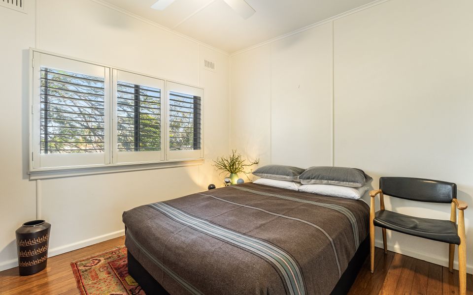 SHARON – Pet Friendly Beach Cottage in Town