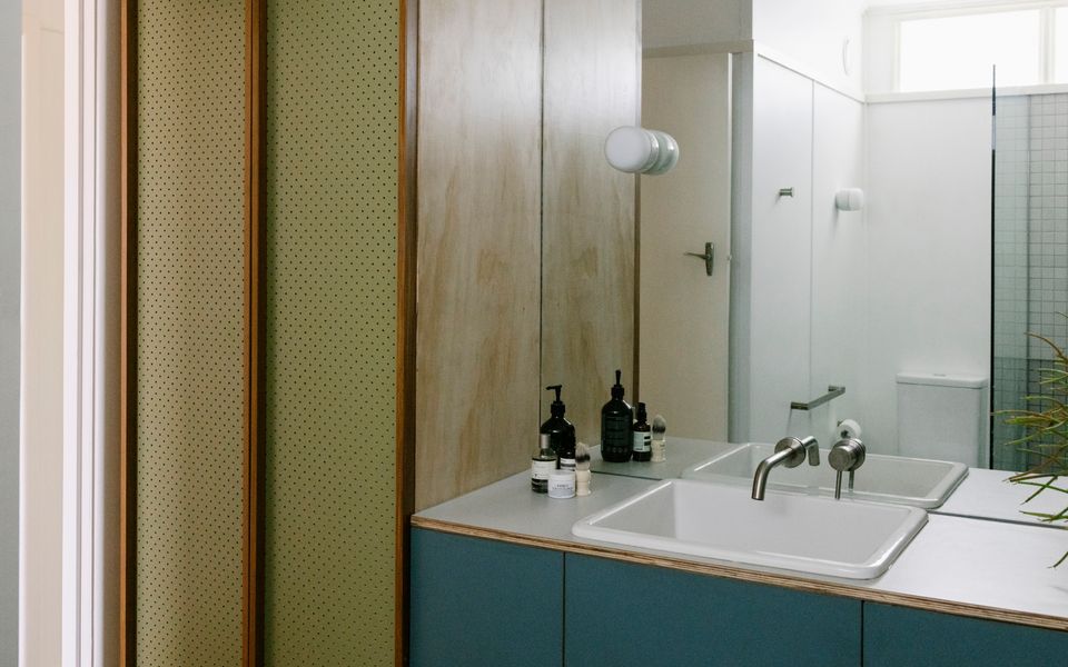 SHARON – Pet Friendly Beach Cottage in Town