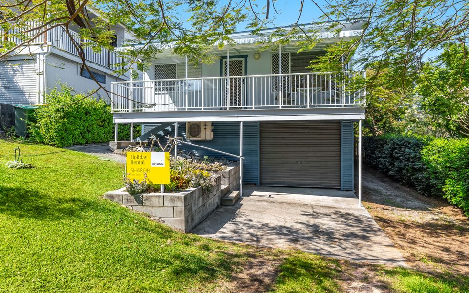 SHARON – Pet Friendly Beach Cottage in Town