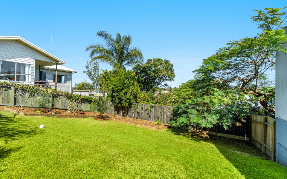 SHARON – Pet Friendly Beach Cottage in Town