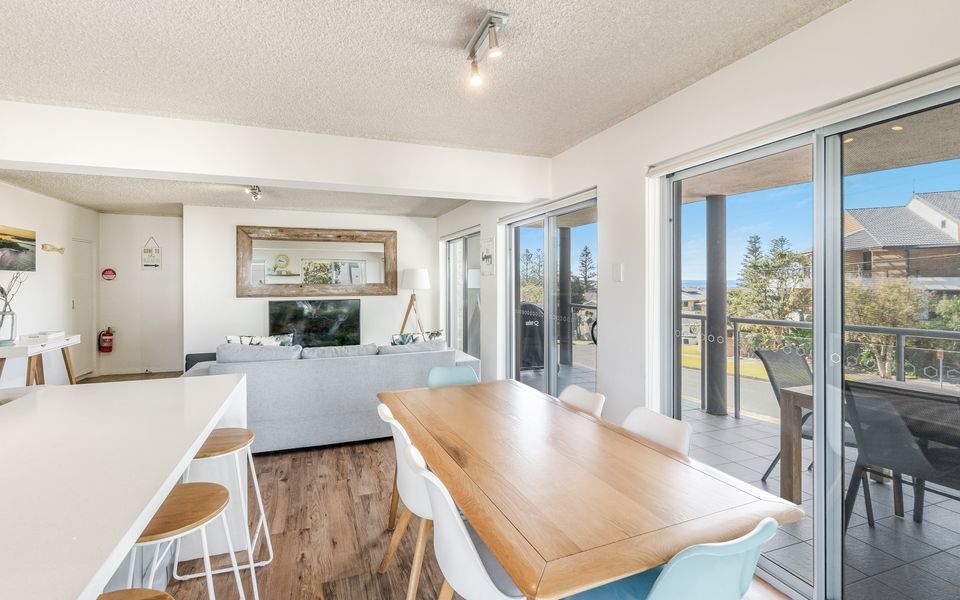 YAMBA 58 | Modern Apartment with Ocean Views