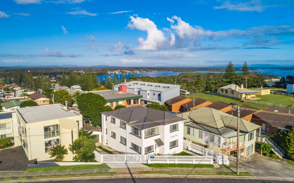 BELLA BAY 1 (DOWNSTAIRS) | Prime Location