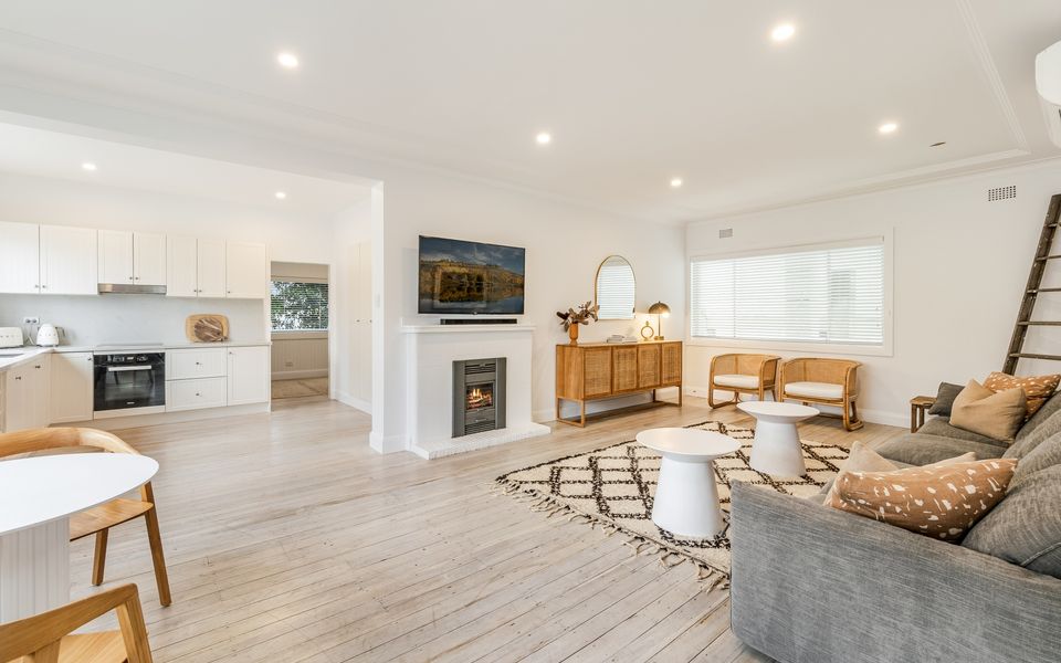 BELLA BAY 1 (DOWNSTAIRS) | Prime Location