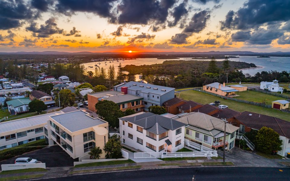 BELLA BAY 2 (UPSTAIRS) | Prime Location