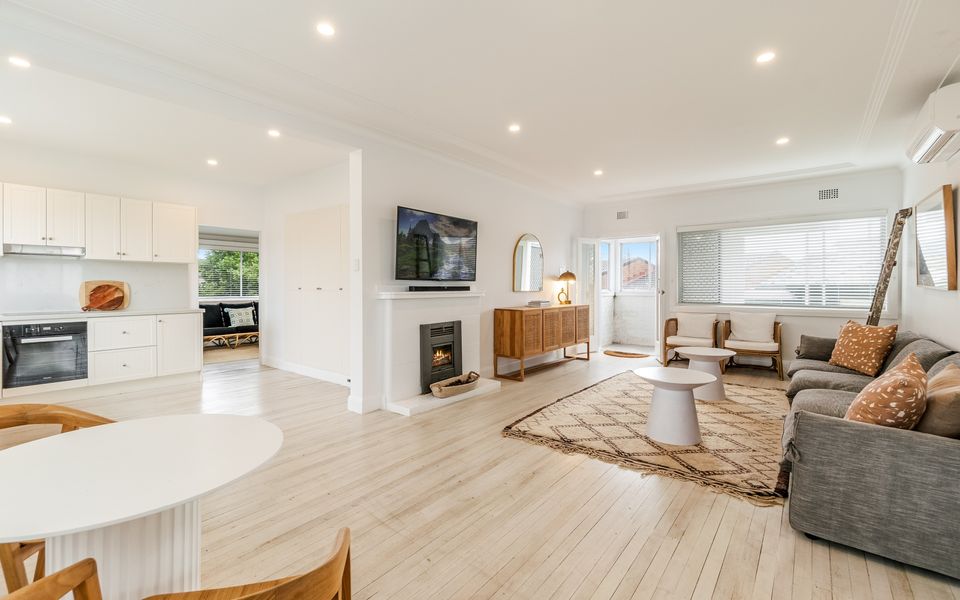 BELLA BAY 2 (UPSTAIRS) | Prime Location